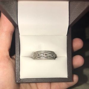 Beautiful Annello Diamond Ring